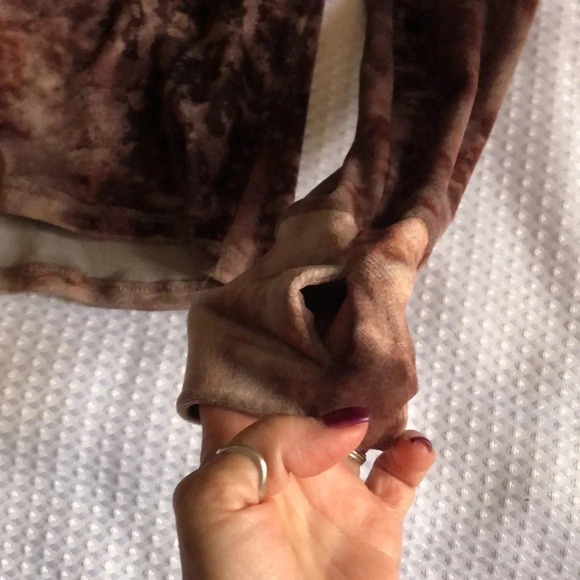 NWT Red Haute Velour Basic Crew Tee Small - Picture 8 of 11